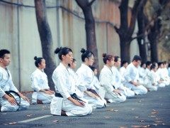 研究发现：蹲着或跪着办公更有利于身体健康Squatting or kneeling is better for your posture than sitting all day, anthropol