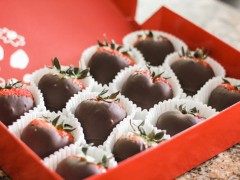 为什么情人节要送巧克力？Why do we give chocolate for Valentine’s Day?