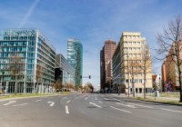 疫情期间车流减少 德国城市扩充自行车道Pop-up bike lanes help with coronavirus physical distancing in Germany