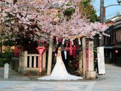 为鼓励结婚生育 日本将为新婚夫妇发放4万元补贴Japan newlyweds can receive up to 600,000 yen to start new life