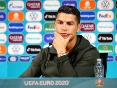 C罗挪可乐被球员争相模仿 欧足联：不要再动赞助商饮料了！UEFA asks Euro 2020 teams to stop removing sponsor bottles