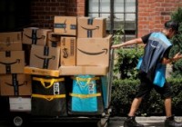 亚马逊将为一线员工全额支付大学学费Amazon offers to pay college fees for 750,000 US staff