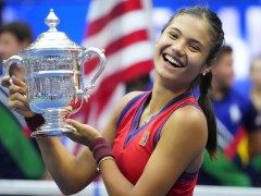 英国华裔少女艾玛夺得大满贯 用东北腔感谢中国球迷Emma Raducanu: British 18-year-old makes tennis history with US Open final w