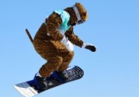 法国选手穿“老虎装”参赛，还在空中“挥爪爪”……French athlete stole the show at the Winter Games with her tiger suit