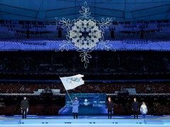 外媒：北京冬奥会闭幕式“打动人心” 巴赫呼吁发扬奥运团结精神Winter Olympics: Closing ceremony marks ends of 2022 Beijing Games