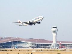 五一假期民航预计运输旅客900万人次China's air passenger trips to reach 9 million during May Day holiday